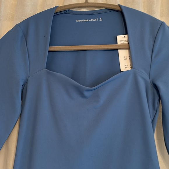 NWT! ✨ Abercrombie Longsleeve - Picture 2 of 3